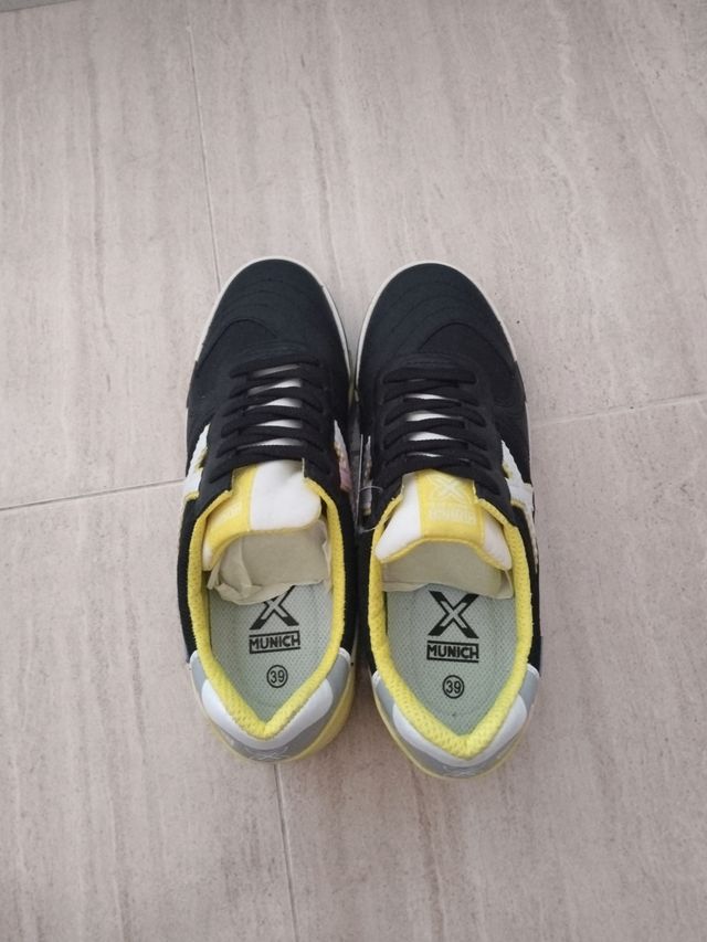 Zapatillas Futsal Munich Negras y Amarillas