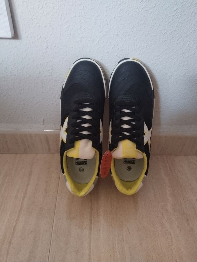 Zapatillas Futsal Munich Negras y Amarillas