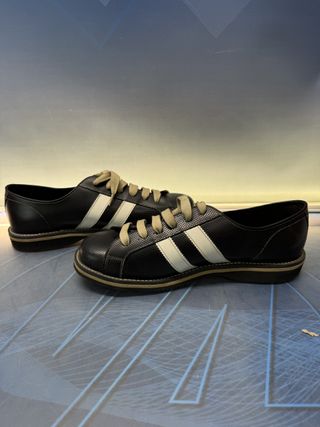 Zapatillas Tredair modelo Desconocido. Negro/Rayas Beige. Talla 44. Dr. Martens