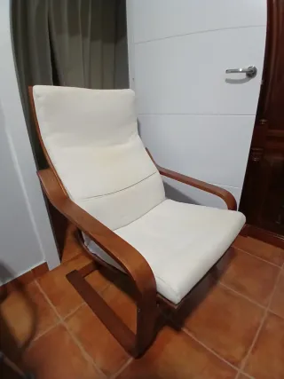 Butaca beige y madera