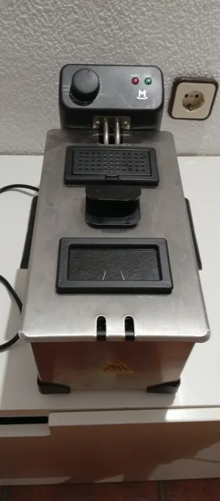 Freidora eléctrica con cesta de 3 litros 