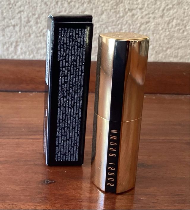 Labial Bobbi Brown Beige Dew 110