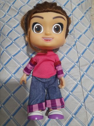 Muñeca infantil con ropa
