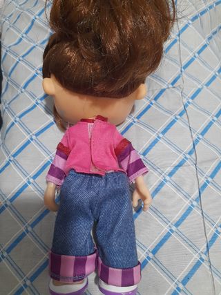 Muñeca infantil con ropa