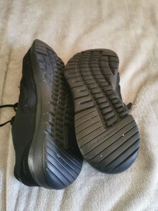Zapatillas Skechers Antideslizantes Negras