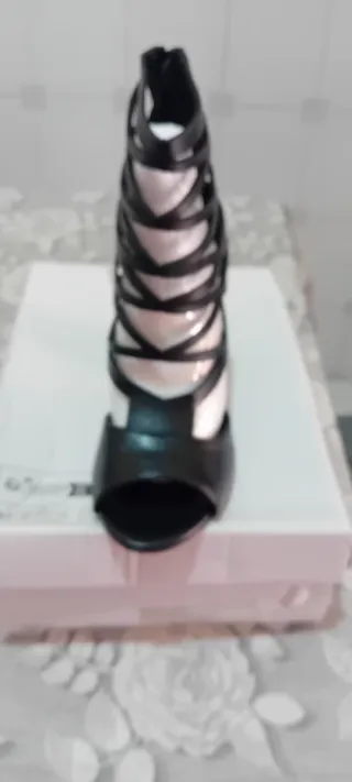 Sandali neri con tacco