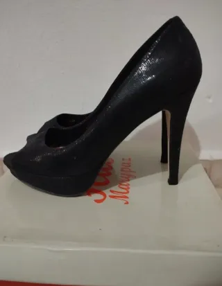 Zapatos de tacón Marypaz negros peep toe