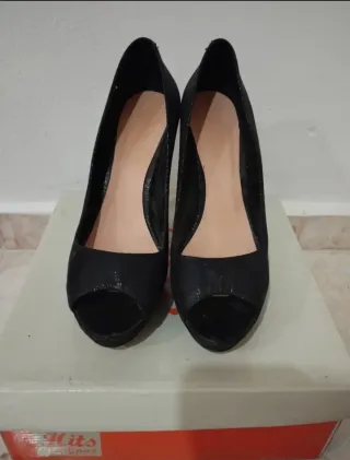Zapatos de tacón Marypaz negros peep toe