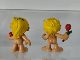 Figuras Adán y Eva con manzana y rosa