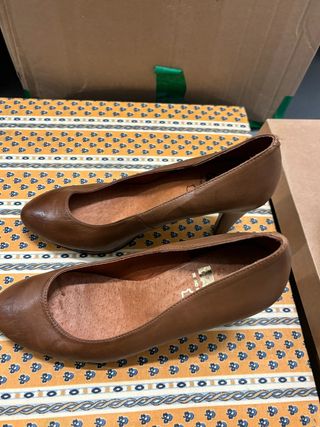 Zapatos de tacón marrones Dada
