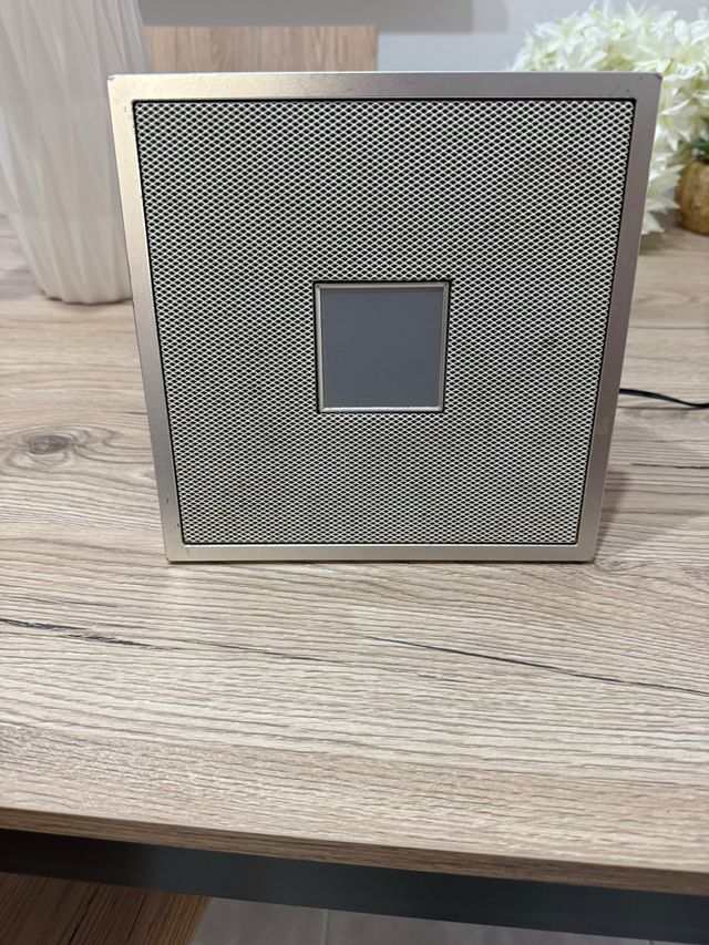 Yamaha ISX-100 MusicCast DAB+ 
piccola macchia