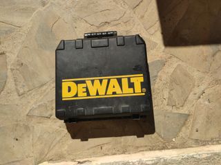 Taladro a batería DeWalt con maletín