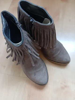 Botines marrones con flecos