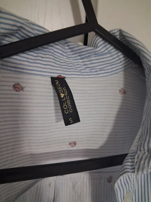 Camisa Rayas Azules con Fresas Rojas