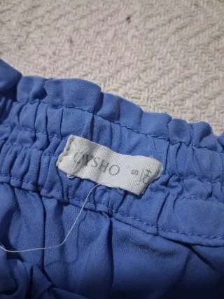Blusa azul de un hombro
