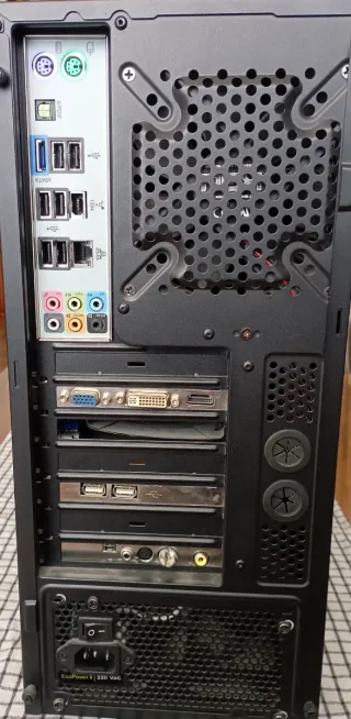 PC Sobremesa + Monitor + Teclado