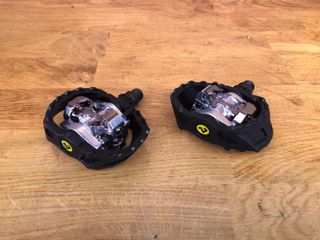 Pedales Shimano PD-M424 automáticos