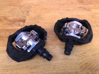 Pedales Shimano PD-M424 automáticos