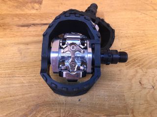 Pedales Shimano PD-M424 automáticos