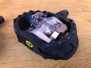 Pedales Shimano PD-M424 automáticos