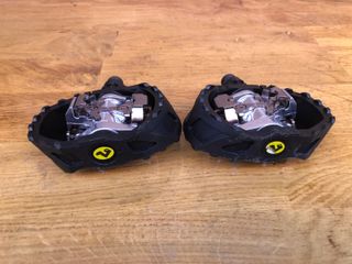 Pedales Shimano PD-M424 automáticos