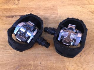 Pedales Shimano PD-M424 automáticos