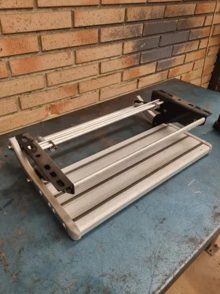 Pedal retráctil para autocaravana