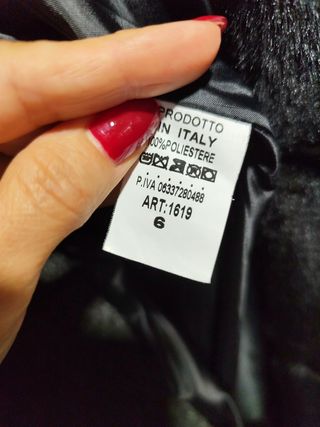 Abrigo de pelo negro sintético