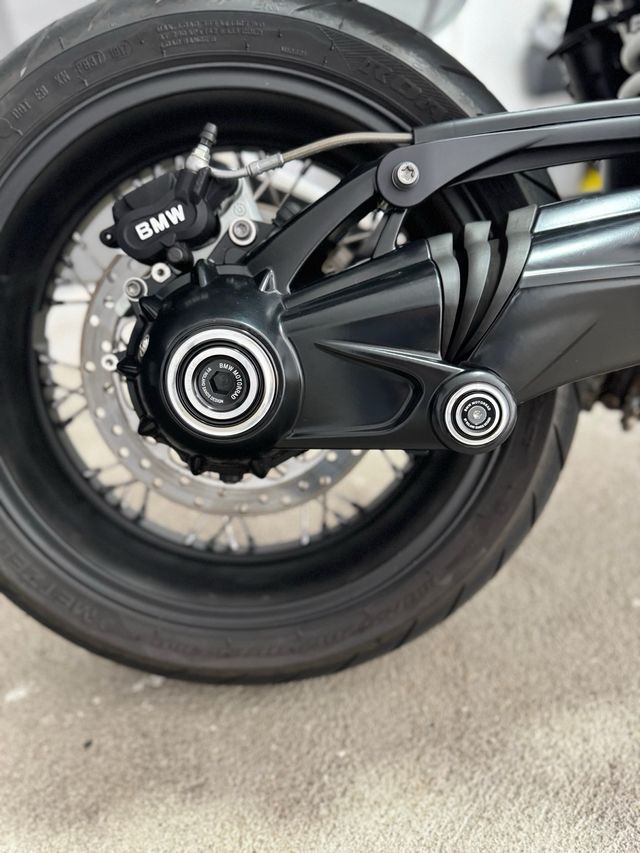 BMW R nineT Racer 2018
BY ROLAND SANDS DESIGN