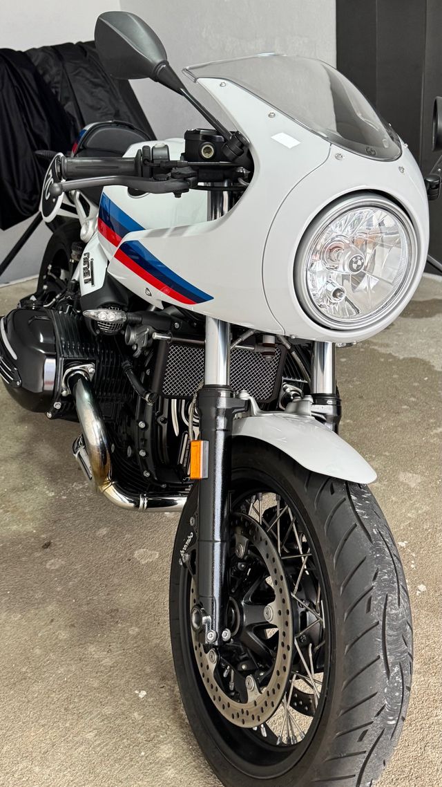 BMW R nineT Racer 2018
BY ROLAND SANDS DESIGN