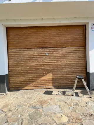 Puerta de garaje con motor