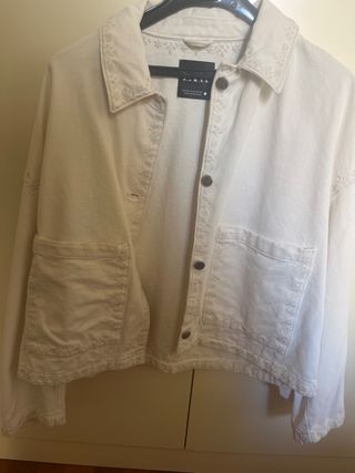 Cazadora Zara bordada mujer