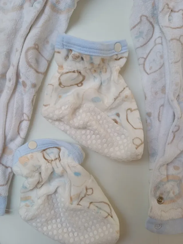 Pigiamone con piedini staccabili