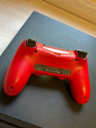 PS4 Pro 1TB Roja + Mando