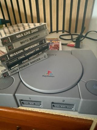 Consola PlayStation 1 con juegos