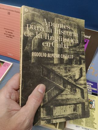 11 libros, textos periodísticos, lingüística de la publicidad, la novela en el siglo XX y mas