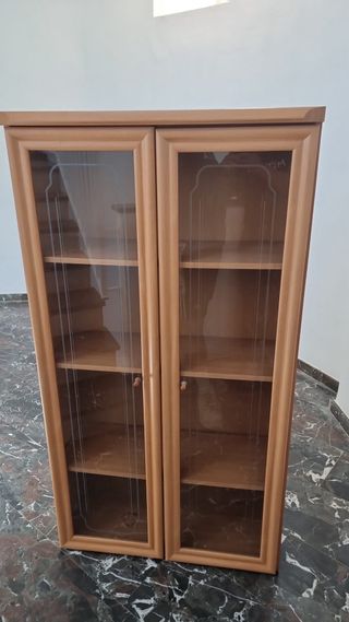 Mueble de salón con puertas de cristal y 3 módulos