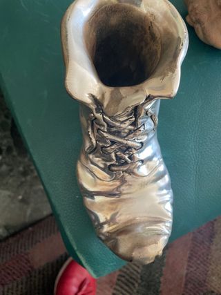 Scarpa decorativa in metallo argentato