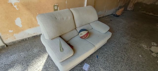 Sofá de 2 y 3 plazas tela beige. 