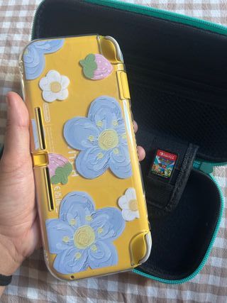 Nintendo Switch Lite Amarillo + 4 Juegos