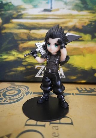 Adorable Figura de Zack Fair. Final Fantasy VII RE