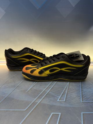 Zapatillas Sha Sha modelo SK8 Flame. Negro/Rojo-Amarillo. Talla 47