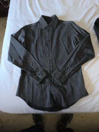 Camisas:
Negra HyM M
Rayada (Zara Man) M
