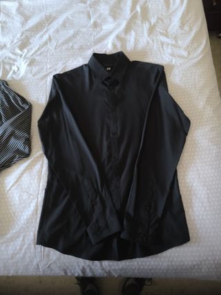 Camisas:
Negra HyM M
Rayada (Zara Man) M