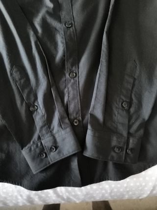 Camisas:
Negra HyM M
Rayada (Zara Man) M