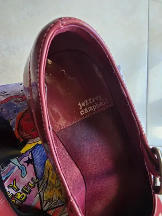 Décolleté vernice bordeaux con fibbia