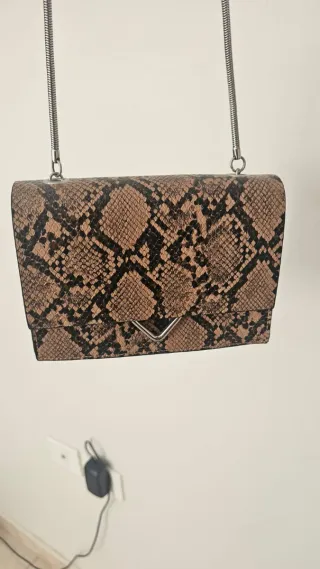 Bolso Pull&Bear estampado serpiente