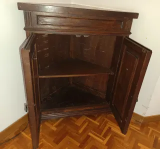 Mobile ad angolo in legno