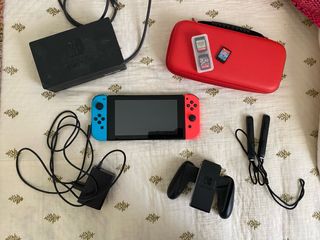 Nintendo Switch Azul y Rojo con accesorios