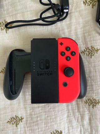 Nintendo Switch Azul y Rojo con accesorios